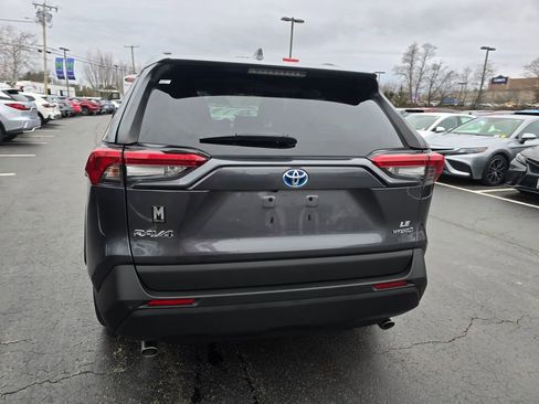 Used 2021 Toyota RAV4 LE image 7