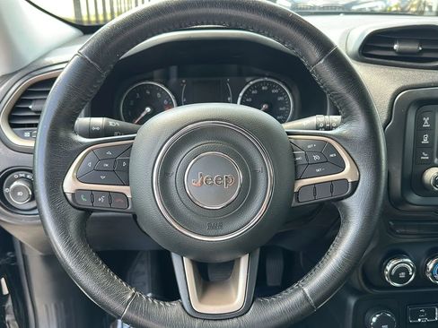 Used 2015 Jeep Renegade Latitude image 10