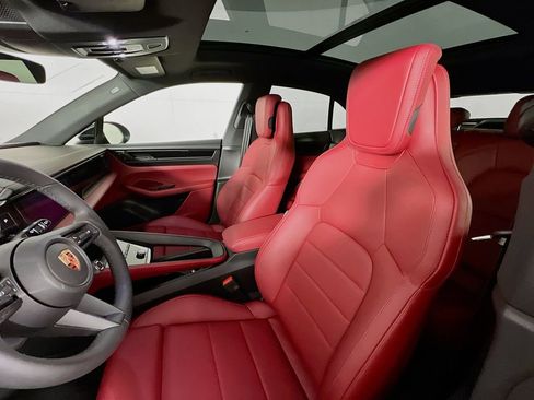 New 2026 Porsche Macan 4 Electric image 5