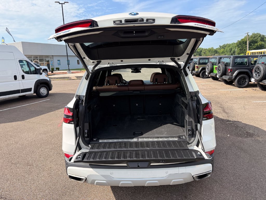 Used 2025 BMW X5 xDrive50e AWD/4WD image 18
