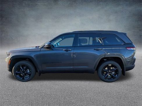 New 2025 Jeep Grand Cherokee Altitude image 7