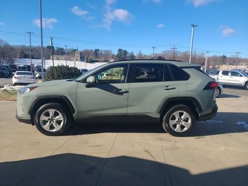 Used 2019 Toyota RAV4 XLE image 4