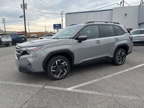 Used 2025 Subaru Forester Premium image 3