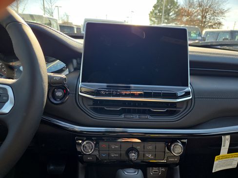 New 2026 Jeep Compass Latitude image 10