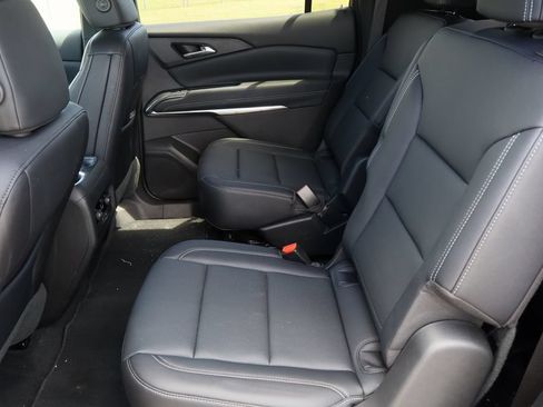 Used 2026 Chevrolet Traverse LT FWD image 25