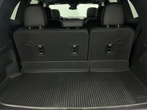 Used 2025 GMC Acadia Denali AWD/4WD image 30