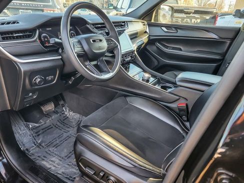 Used 2023 Jeep Grand Cherokee L Laredo image 8