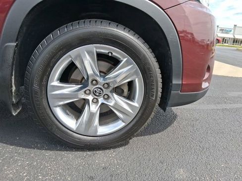 Used 2017 Toyota Highlander Limited AWD/4WD image 3