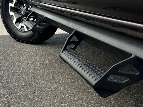 Used 2020 Toyota Tacoma TRD Off-Road w/ Technology Package AWD/4WD image 27