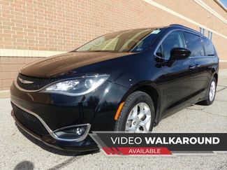 Used 2020 Chrysler Pacifica Touring w/ Tire & Wheel Group FWD video 1