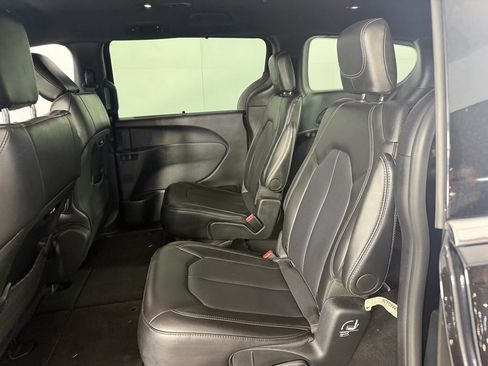 Used 2025 Chrysler Pacifica Select FWD image 25