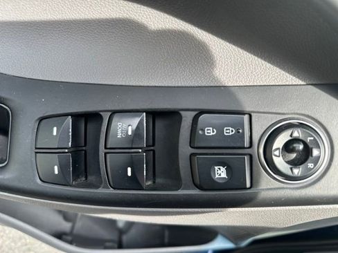 Used 2015 Hyundai Elantra SE FWD image 8