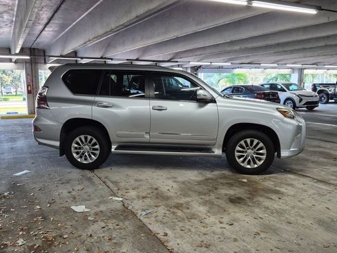 Used 2016 Lexus GX 460 w/ Premium Package AWD/4WD image 4