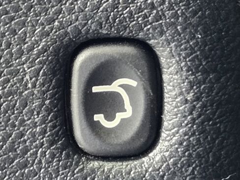 Used 2020 Jeep Grand Cherokee Altitude image 24