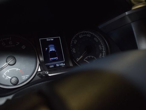 Used 2017 Toyota Tacoma TRD Off-Road image 33