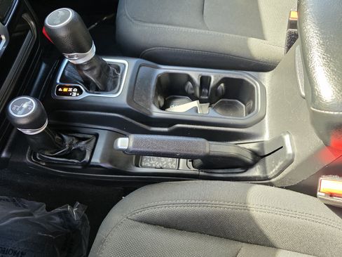 Used 2019 Chrysler 300 Limited RWD image 15