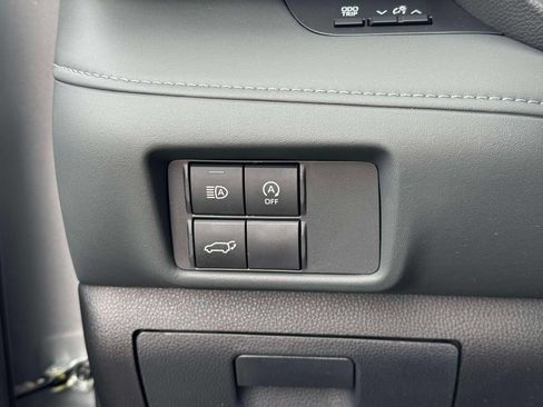 Used 2025 Toyota Highlander LE AWD/4WD image 21