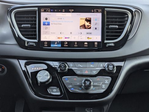 New 2026 Chrysler Voyager LX image 20