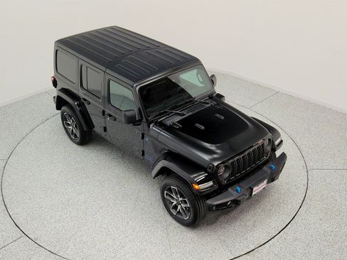 Used 2024 Jeep Wrangler Unlimited w/ Convenience Group AWD/4WD image 24