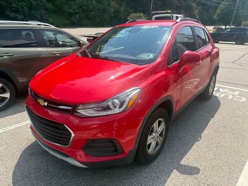 Used 2017 Chevrolet Trax LT w/ LT Convenience Package AWD/4WD image 5