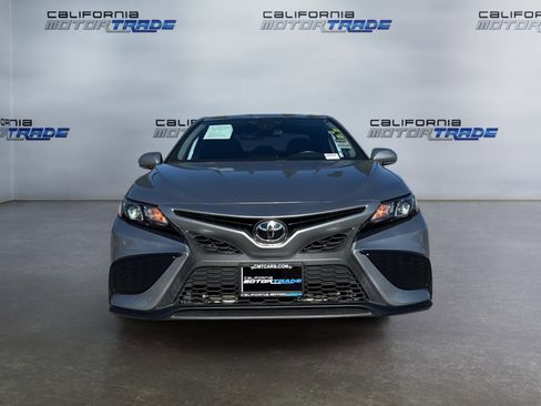 Used 2022 Toyota Camry SE image 2