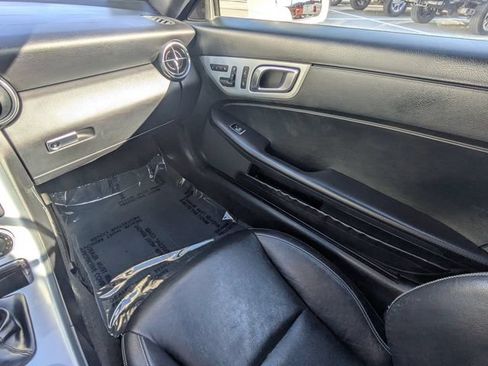 Used 2014 Mercedes-Benz SLK 250 image 15