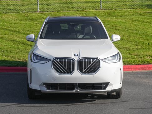 Used 2025 BMW X3 xDrive30i AWD/4WD image 3