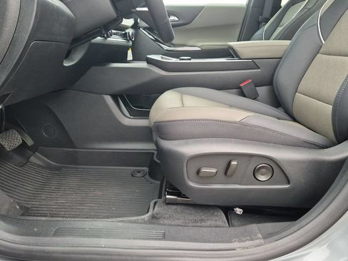 New 2026 Chevrolet Equinox LT w/ Convenience Package II AWD/4WD image 10