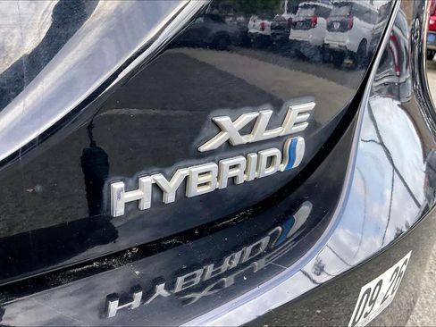 Used 2018 Toyota Camry Hybrid FWD image 7