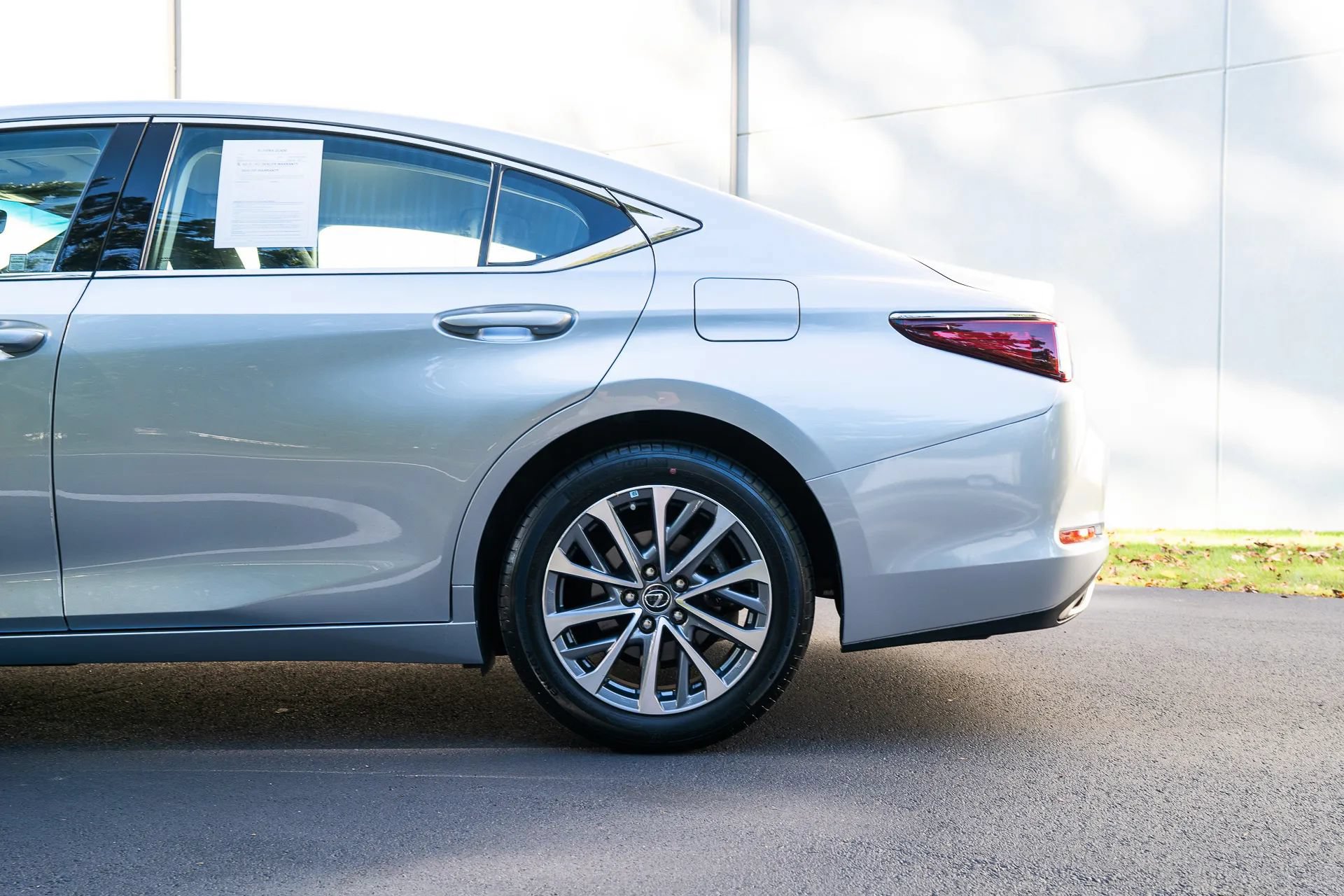 Used 2023 Lexus ES 350 FWD image 5