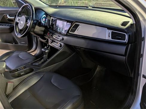 Used 2019 Kia Niro S Touring image 29