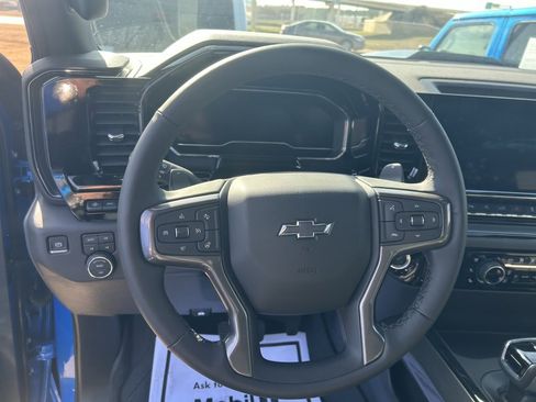 Used 2025 Chevrolet Silverado 1500 ZR2 w/ Technology Package image 11