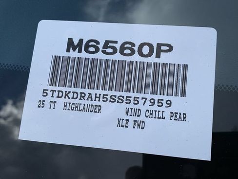 Used 2025 Toyota Highlander XLE FWD image 47
