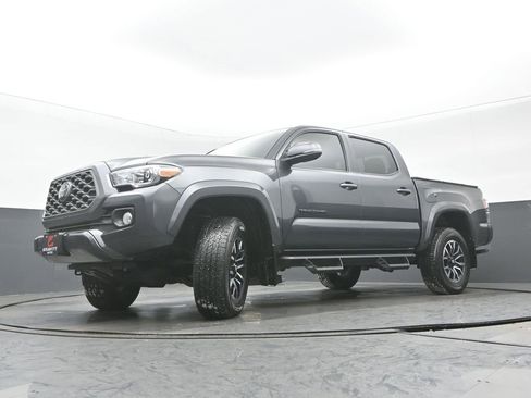 Used 2022 Toyota Tacoma TRD Sport image 28