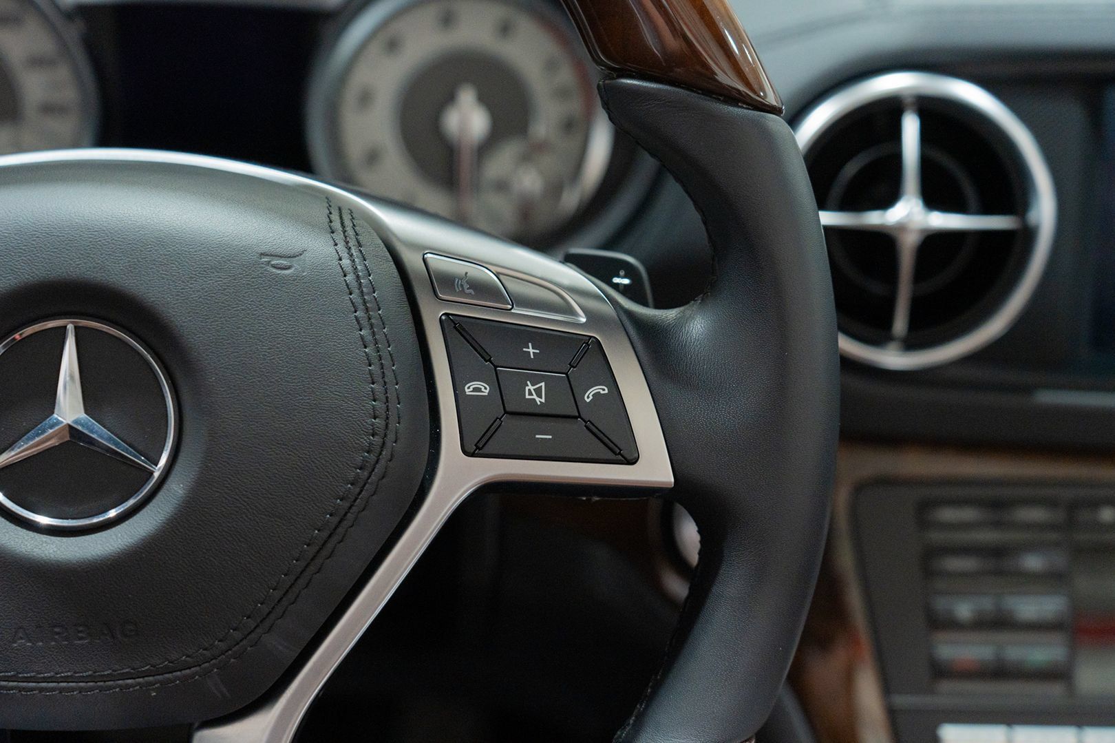 Used 2013 Mercedes-Benz SL 550 image 28