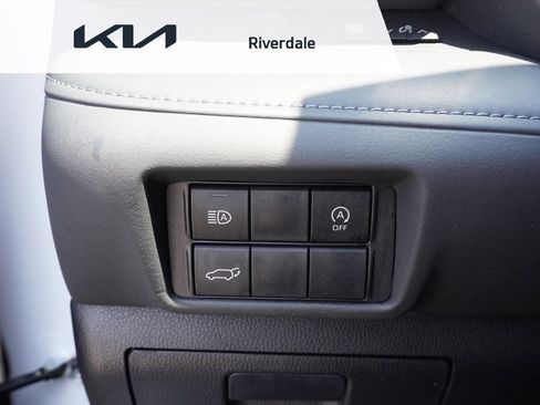 Used 2023 Toyota Highlander XLE AWD/4WD image 45