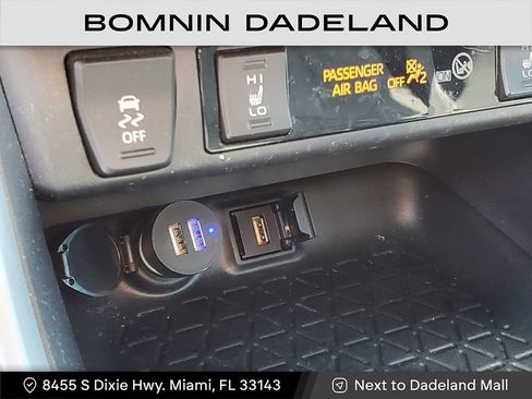 Used 2022 Toyota RAV4 SE image 25