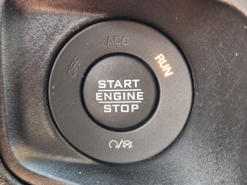 Used 2024 Jeep Gladiator Sport AWD/4WD image 23