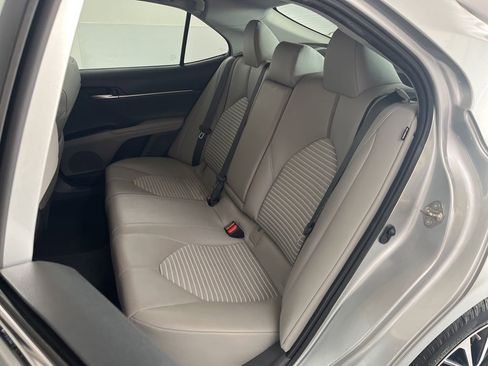 Used 2019 Toyota Camry SE w/ Carpet Mat Package FWD image 19