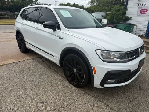 Used 2021 Volkswagen Tiguan SE FWD image 2