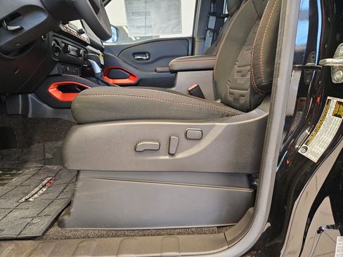 New 2025 Nissan Frontier PRO-4X image 16