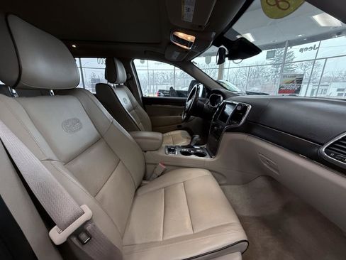 Used 2018 Jeep Grand Cherokee Overland image 32