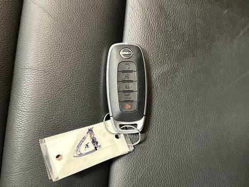 Used 2023 Nissan Rogue SL w/ SL Premium Package image 33