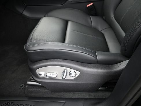 Certified 2026 Porsche Macan AWD/4WD image 22