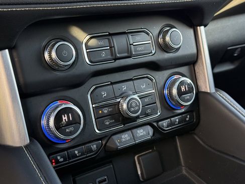 Used 2022 GMC Yukon XL SLT image 19