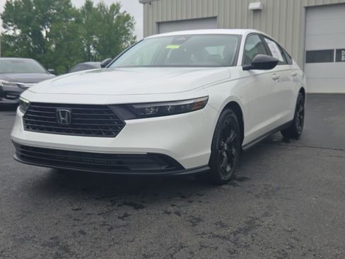 Certified 2025 Honda Accord SE image 3