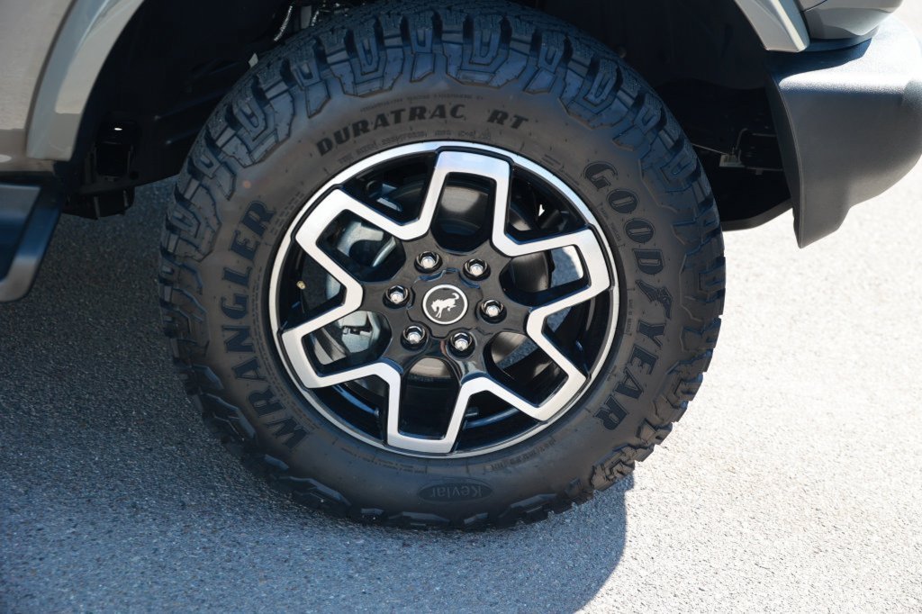 Used 2025 Ford Bronco Outer Banks AWD/4WD image 10
