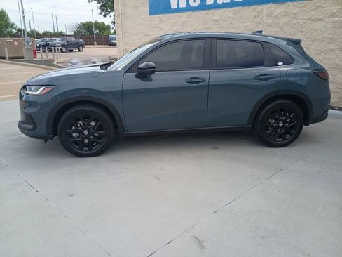 Used 2025 Honda HR-V Sport image 3