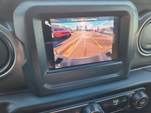 Used 2023 Jeep Gladiator Willys image 22