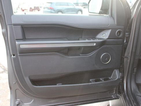 Used 2020 Ford Expedition XLT w/ Equipment Group 202A image 11